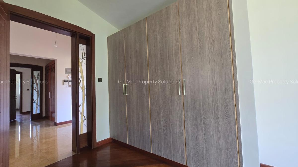 5 Bed House with En Suite in Runda - 7