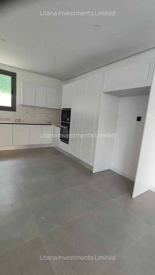 5 Bed Townhouse with En Suite in Lavington - 6