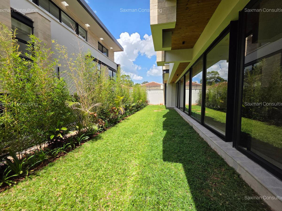 5 Bed House with En Suite in Brookside - 14