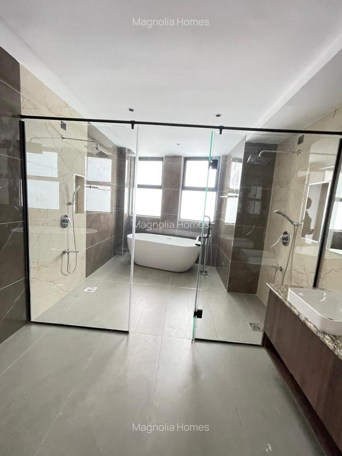 4 Bed Apartment in Riverside - 2