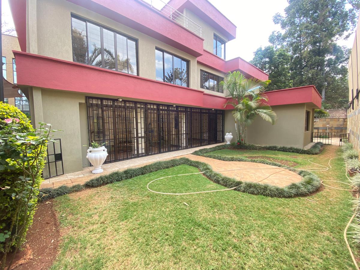 5 Bed Townhouse with En Suite in Lavington - 3