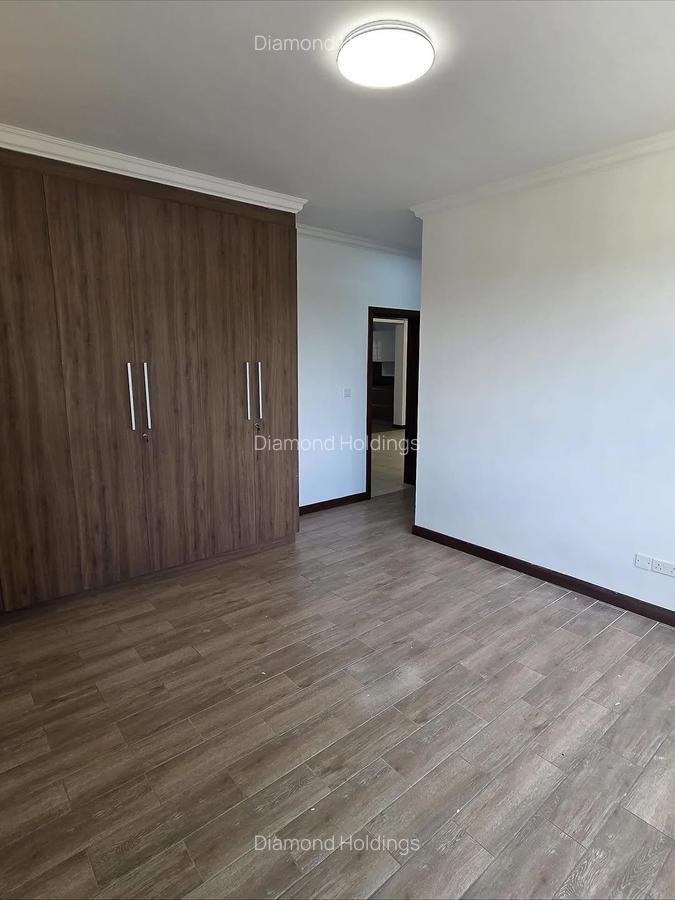 3 Bed Apartment with En Suite at Parklands - 12