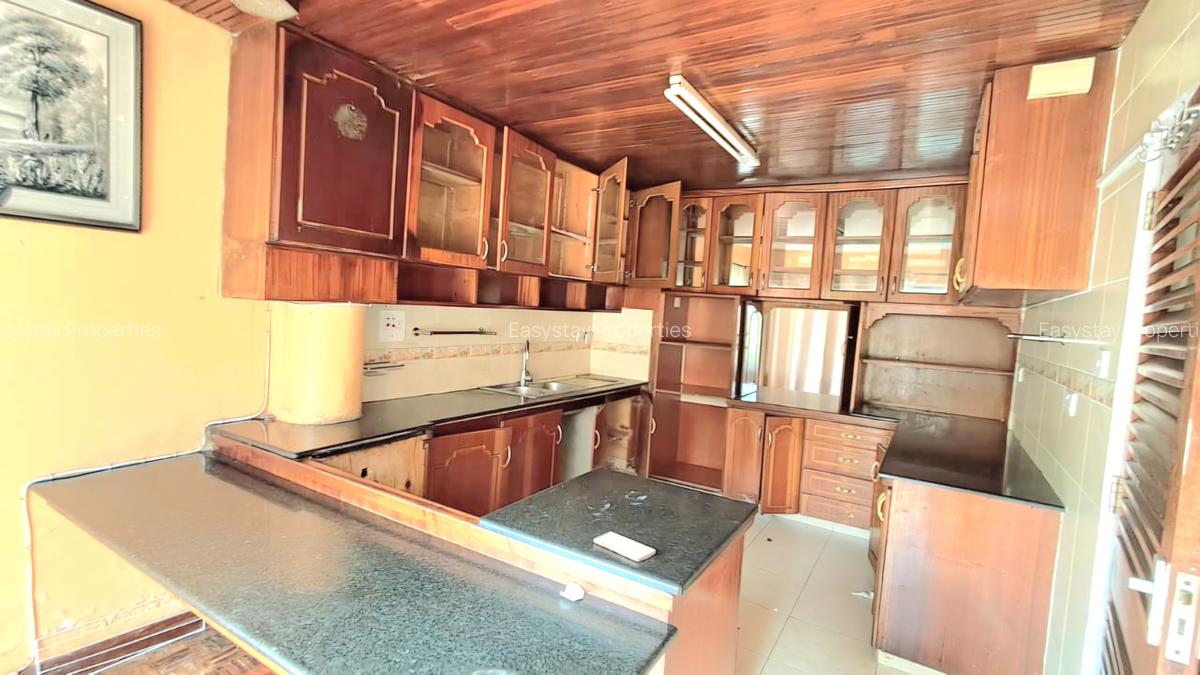 3 Bed Townhouse with En Suite in Lavington - 4