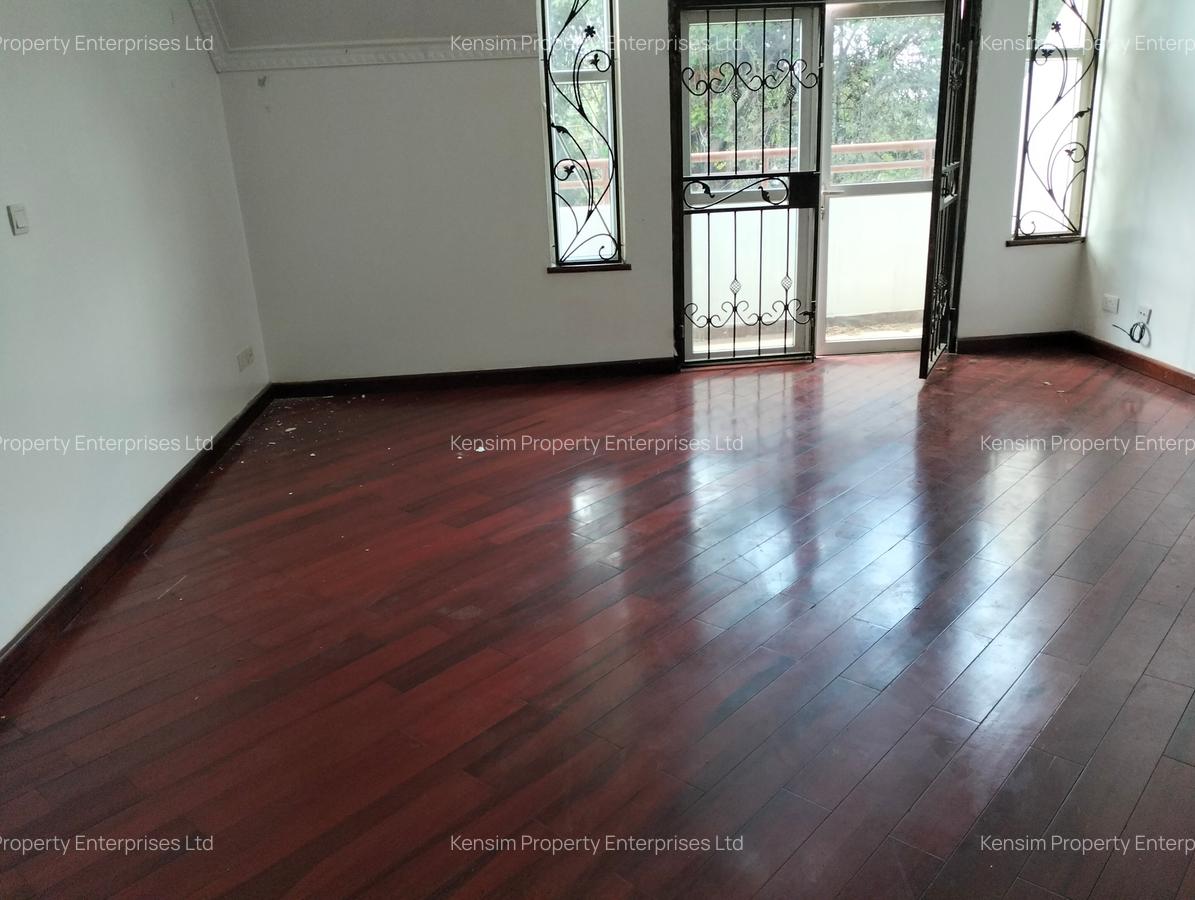 5 Bed Townhouse with En Suite in Lavington - 17