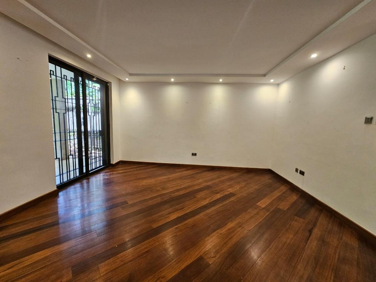 5 Bed Villa with En Suite in Lavington - 20