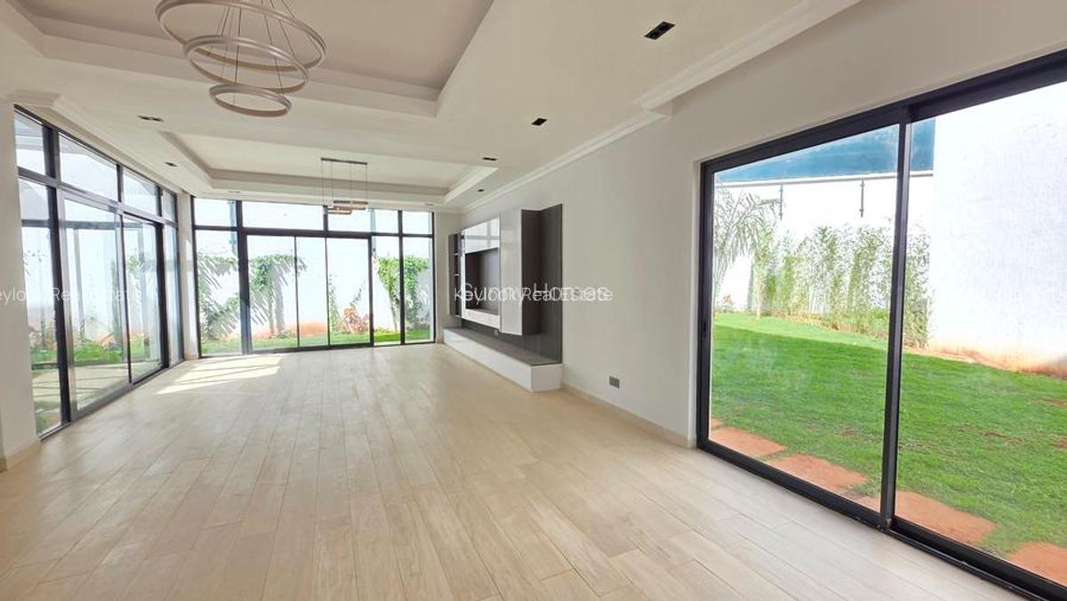 5 Bed Townhouse with En Suite at Lavington - 3