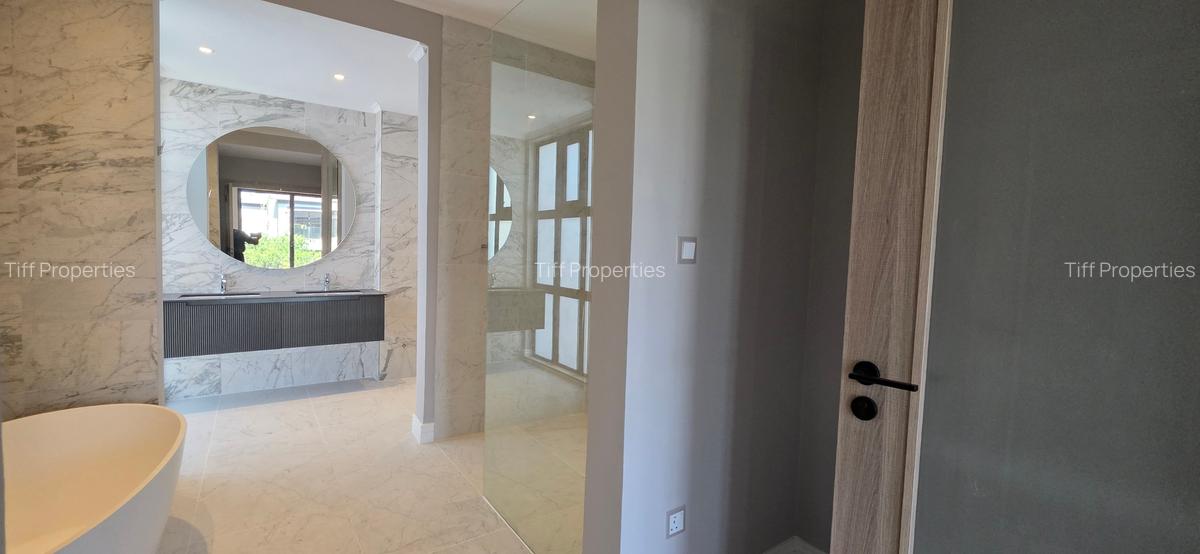 5 Bed Townhouse in Runda - 18