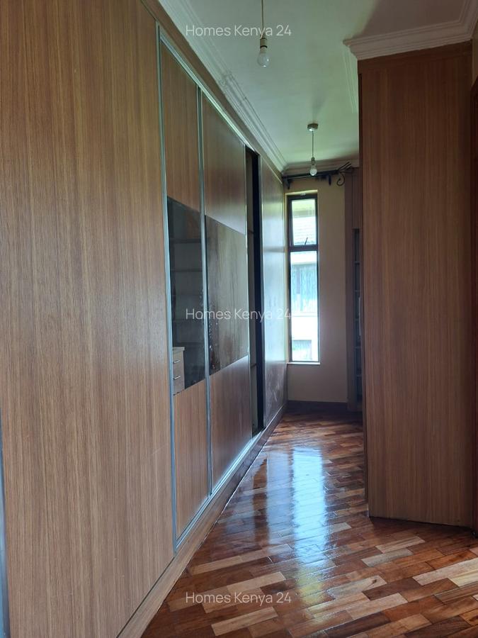 4 Bed Townhouse in Ridgeways - 15