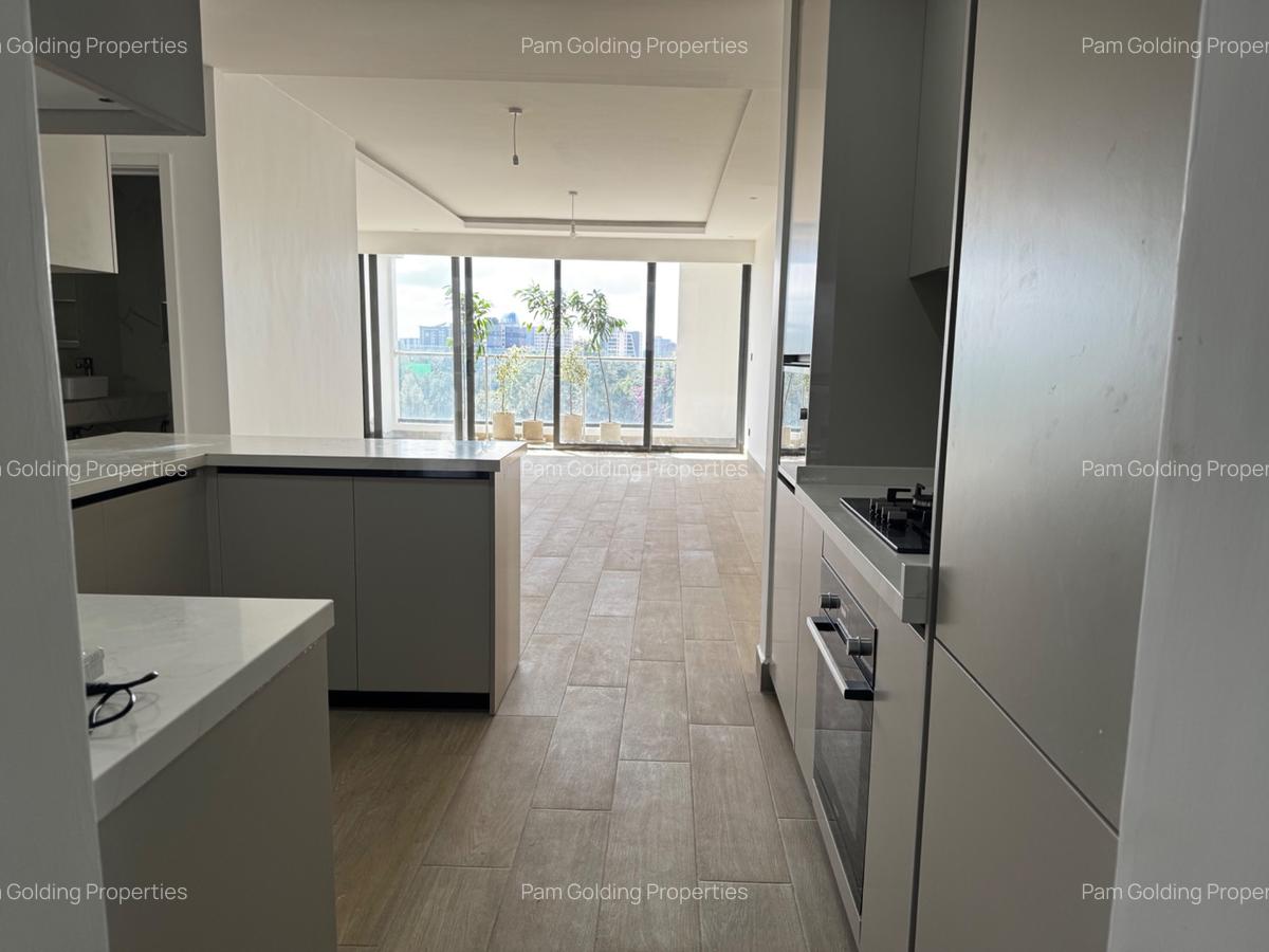 3 Bed Apartment with En Suite in Riverside - 4