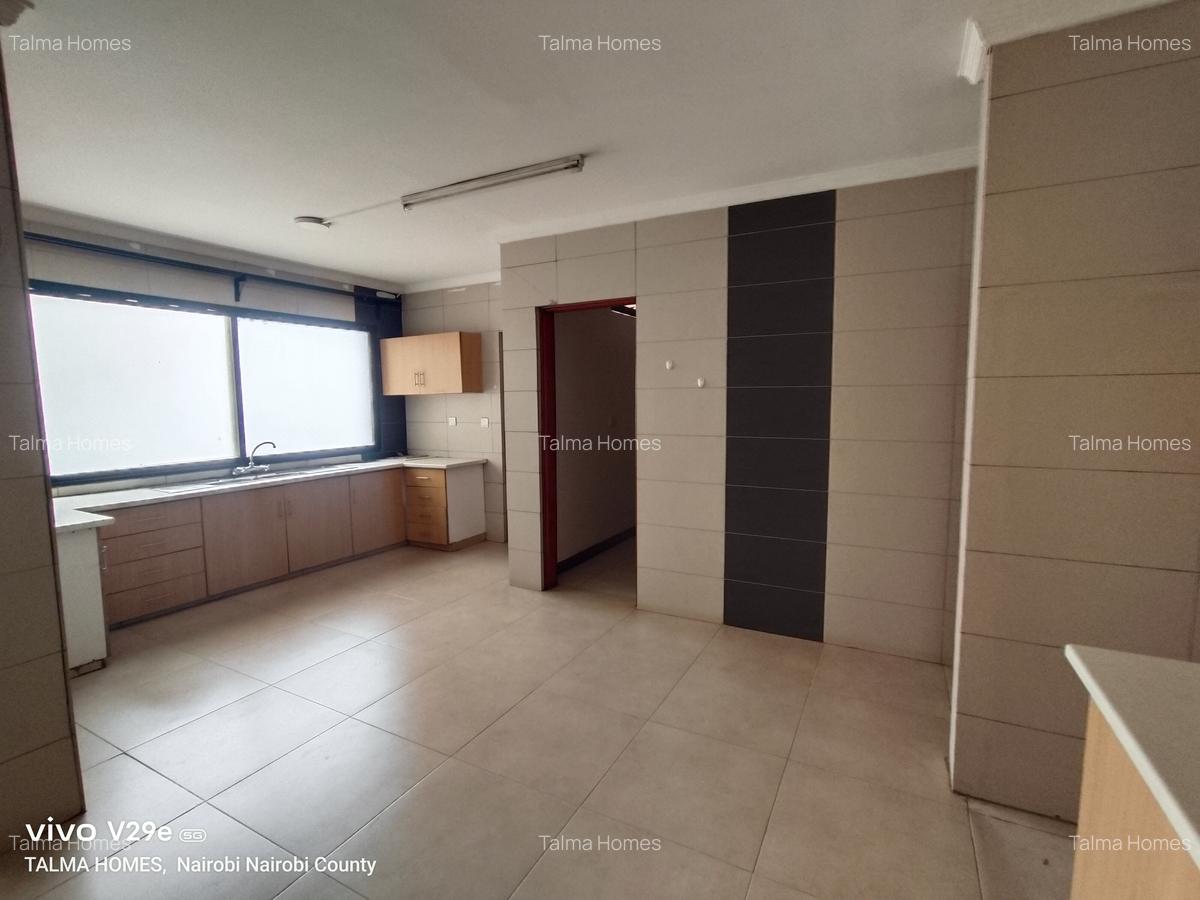 3 Bed Apartment with En Suite at Mpaka Road - 9