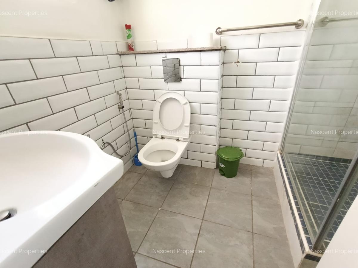 5 Bed House with En Suite in Nyari - 8