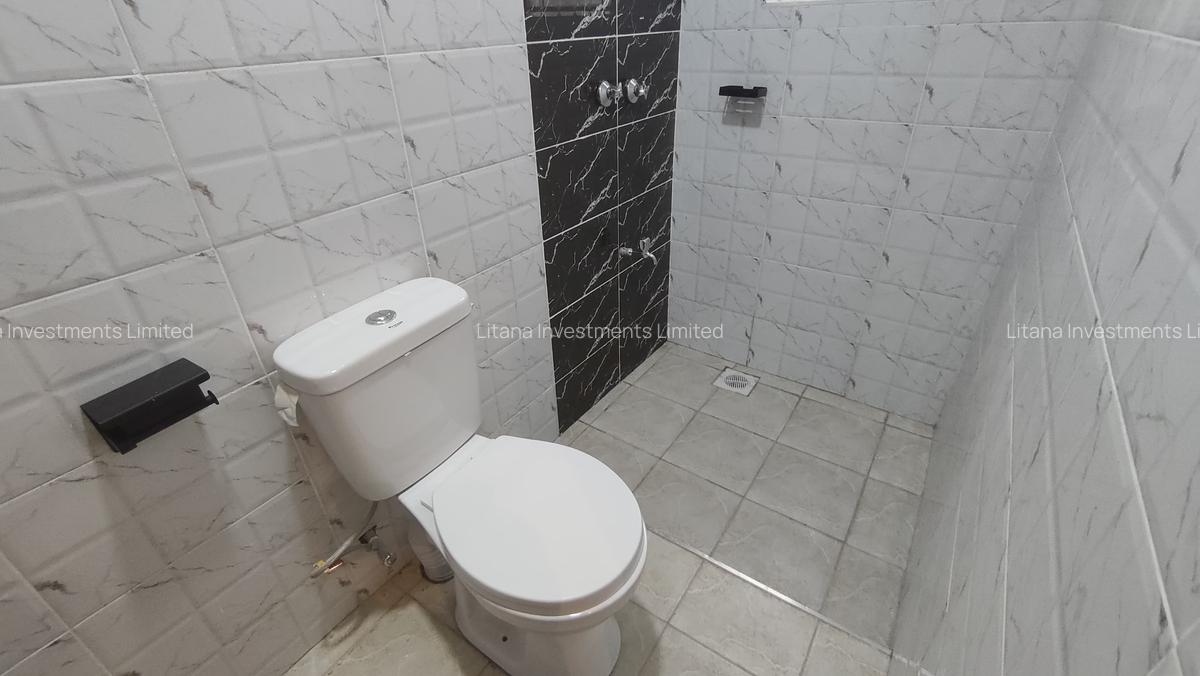 3 Bed House with En Suite in Kamakis - 10