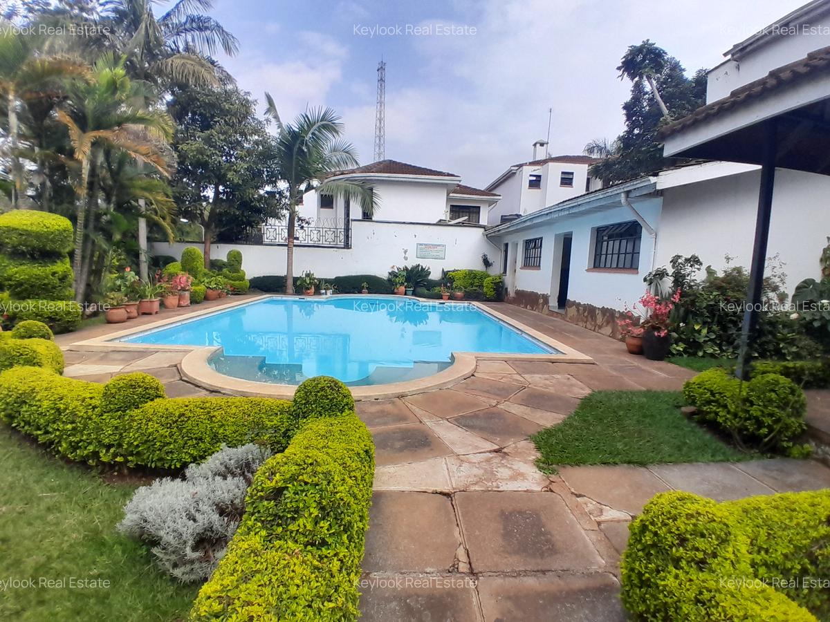 4 Bed Townhouse with En Suite at Lavington - 2