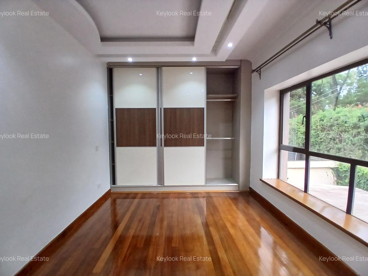 4 Bed Townhouse with En Suite at Lavington - 15