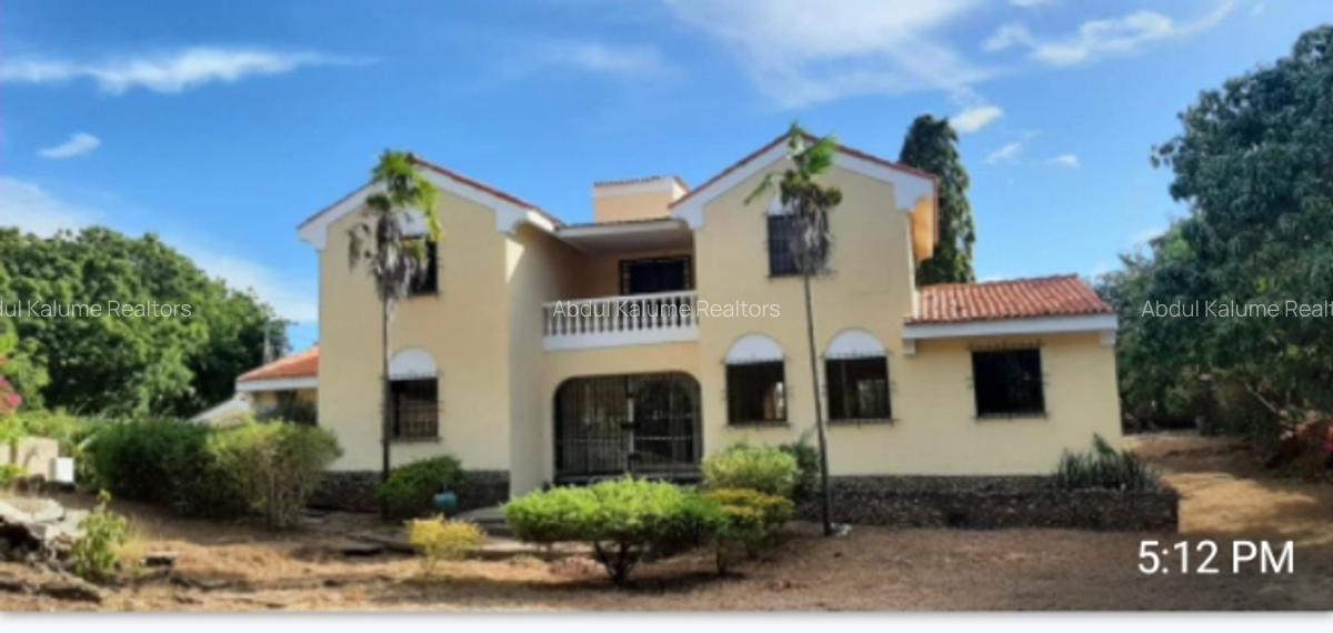 4 Bed House with En Suite at Nyali - 9