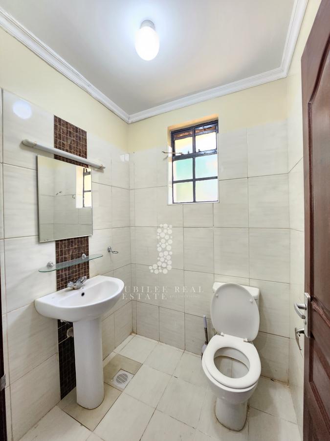 4 Bed Townhouse with En Suite in Kiambu Road - 16