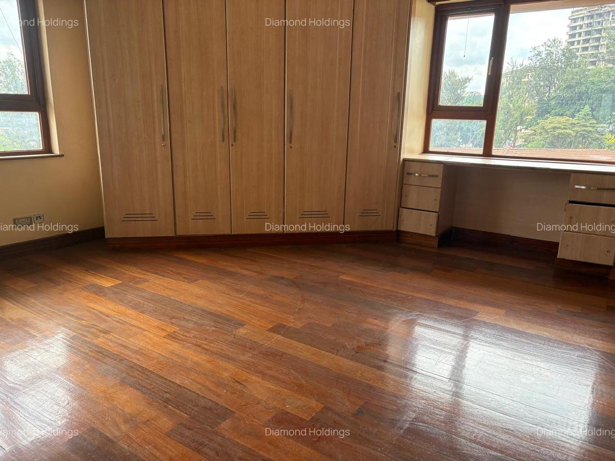 4 Bed Apartment with En Suite at Parklands - 7