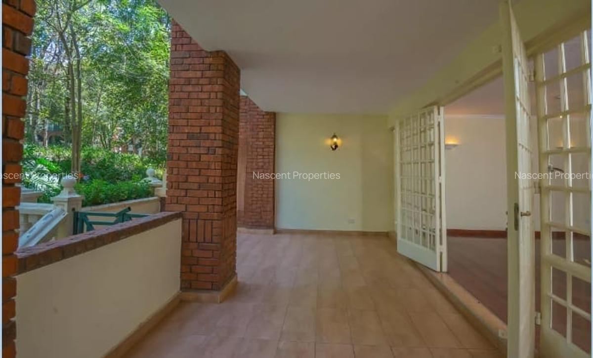 4 Bed Apartment with En Suite in Riverside - 2