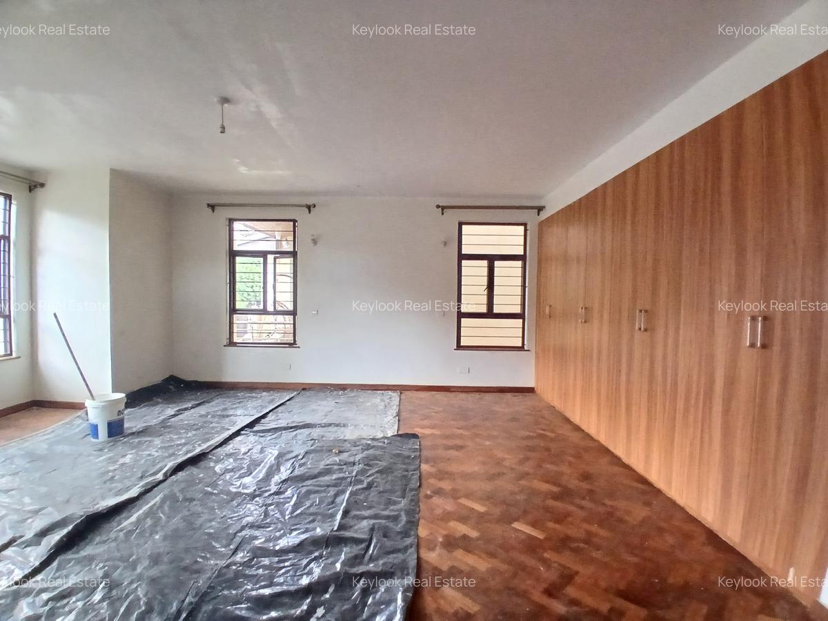5 Bed Townhouse with En Suite at Lavington - 15