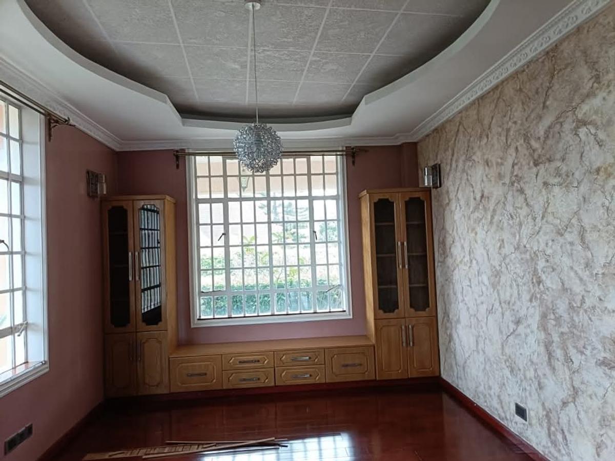 5 Bed House with En Suite in Runda - 13