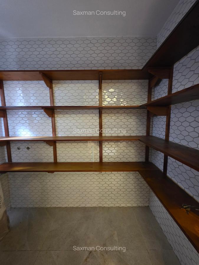 5 Bed Villa with En Suite in Lavington - 8