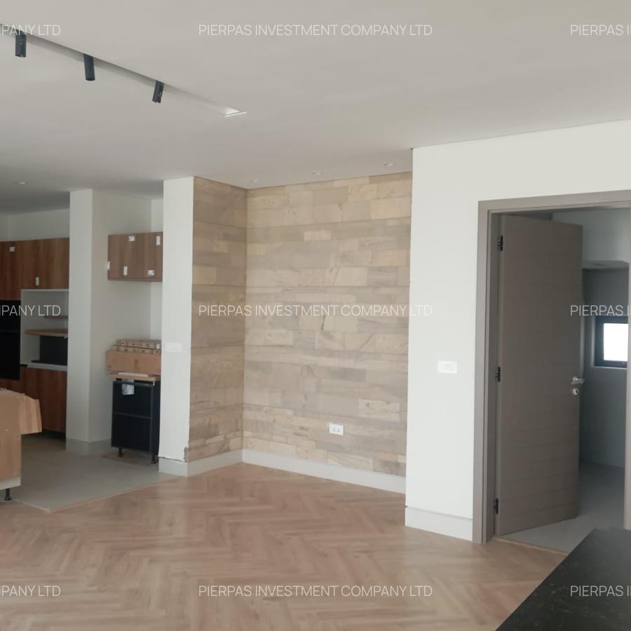 5 Bed Townhouse with En Suite in Brookside - 5