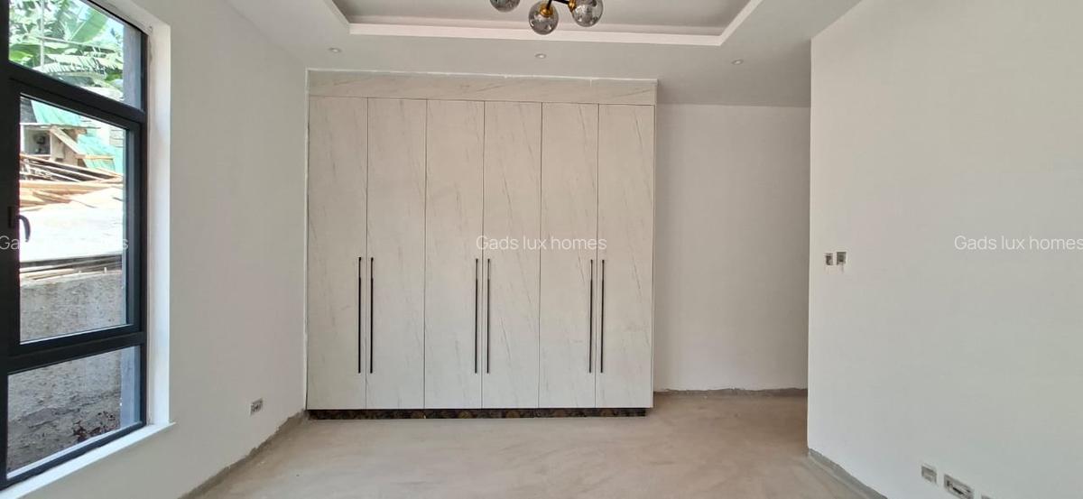 5 Bed Villa with En Suite at Lavington - 14