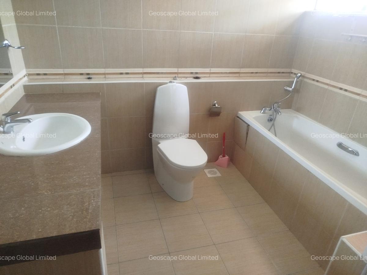 4 Bed House with En Suite in Lavington - 5