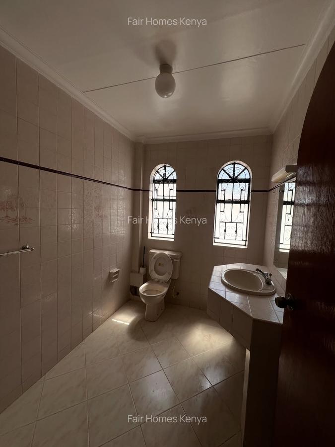 5 Bed Townhouse with En Suite at Riverside Drive - 8