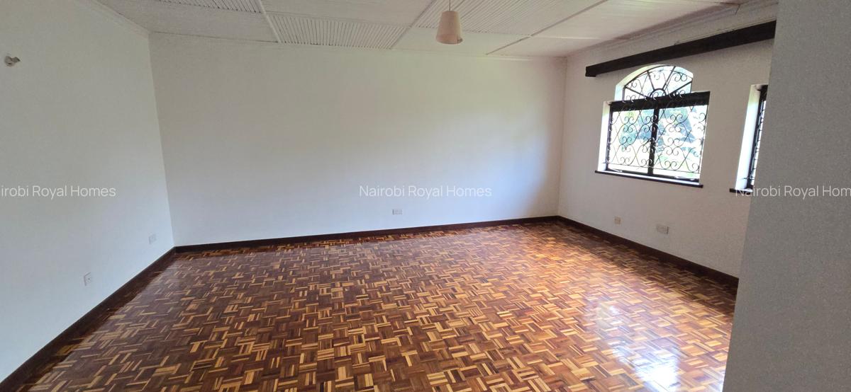 4 Bed Townhouse with En Suite at Lavington Riveside - 18