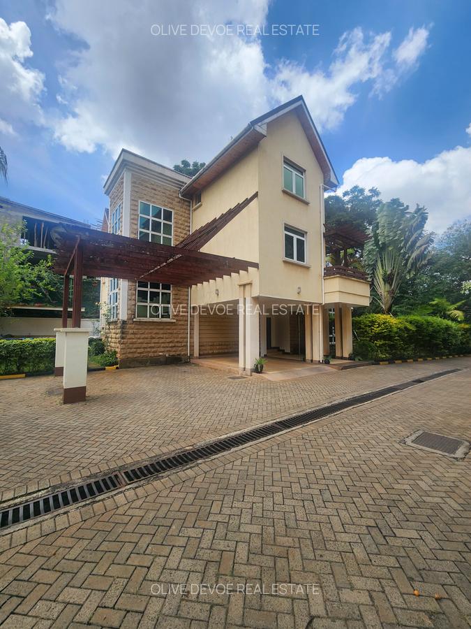 5 Bed Townhouse with En Suite in Lavington - 1