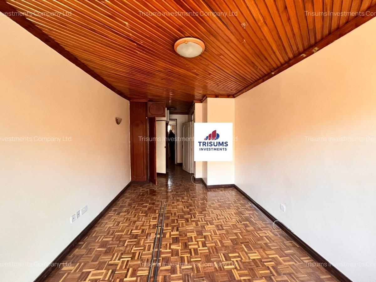 4 Bed House with En Suite in Lavington - 5