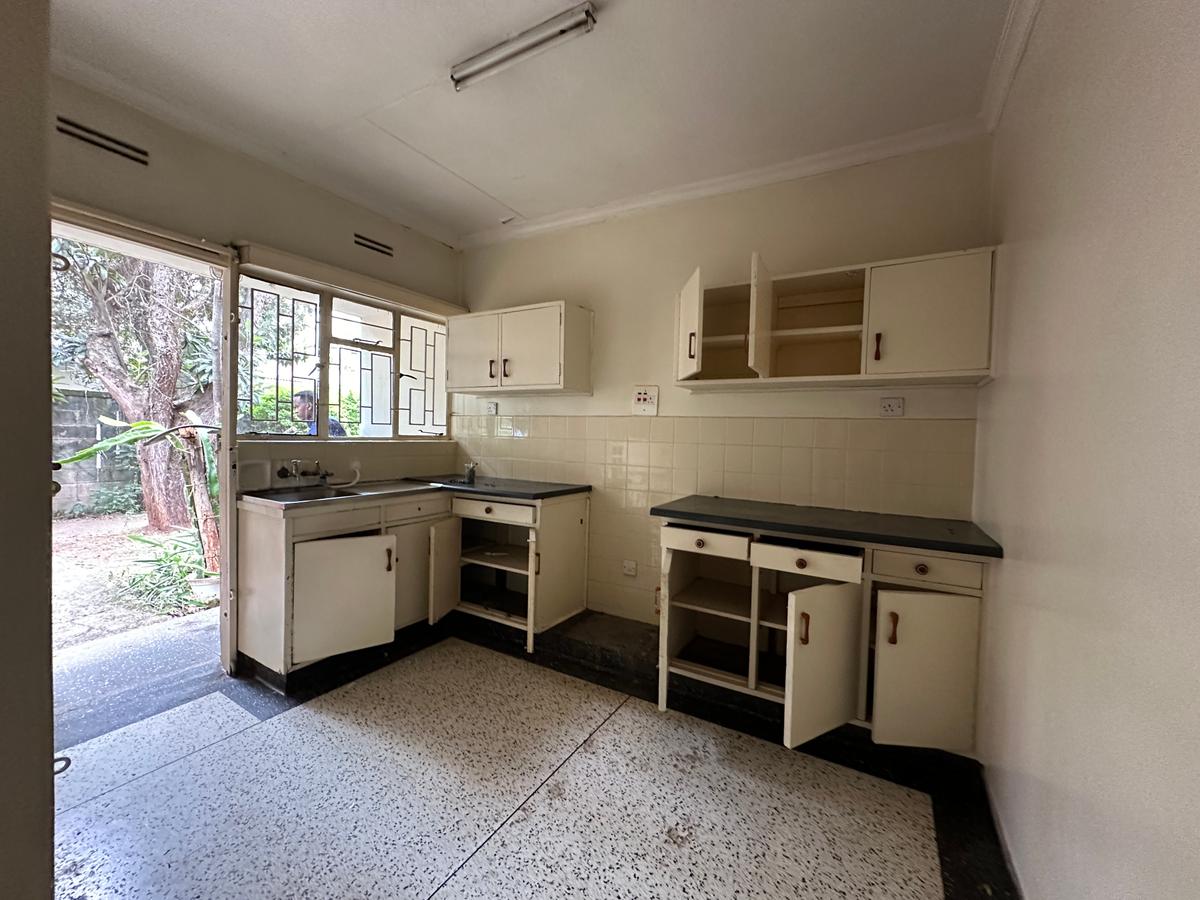 2 Bed Townhouse with En Suite in Kilimani - 3