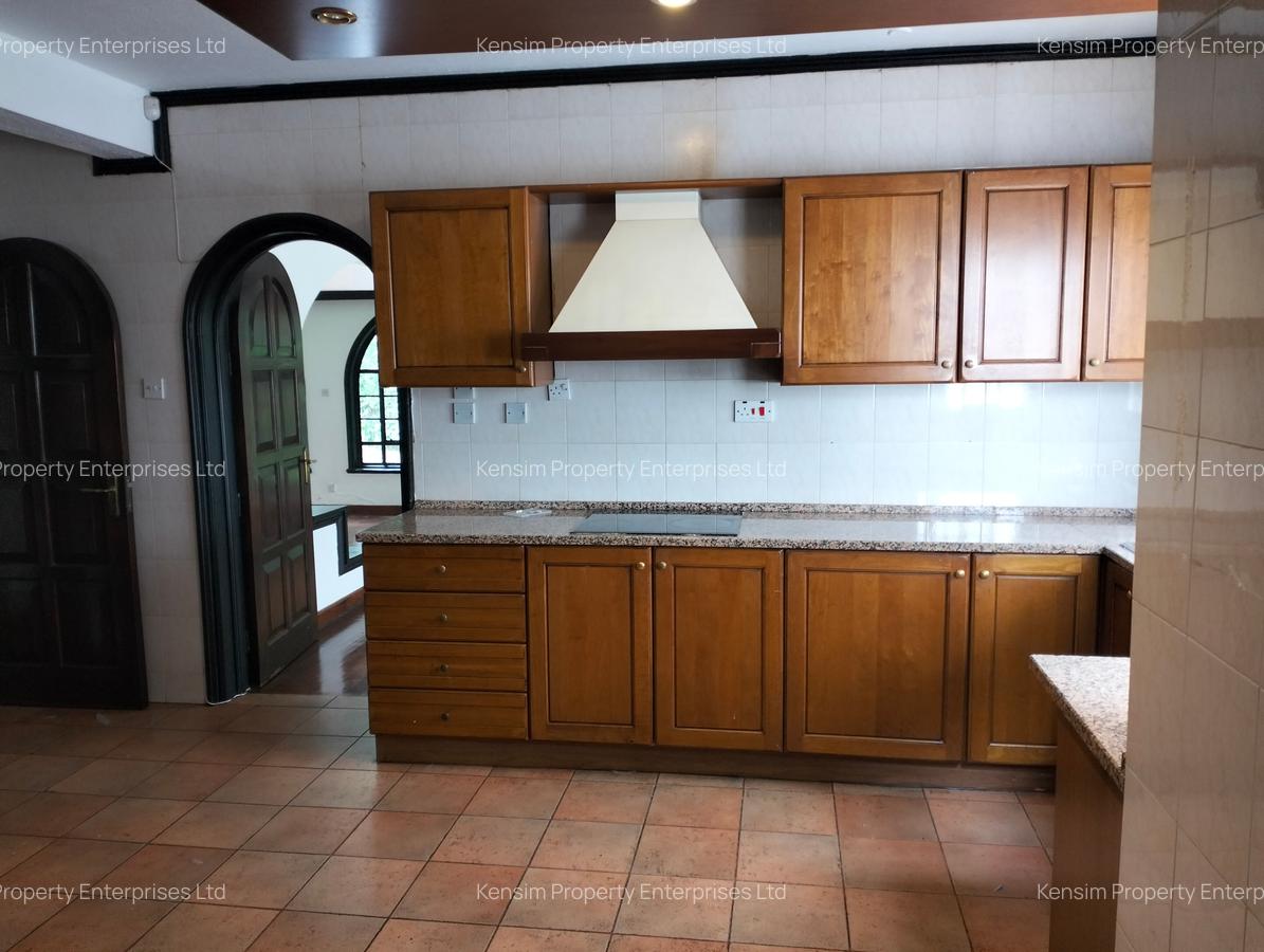 5 Bed Townhouse with En Suite in Riverside - 14