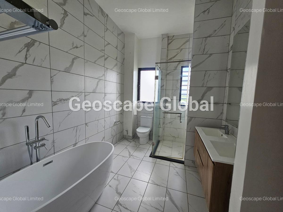 3 Bed Apartment with En Suite in Rosslyn - 4