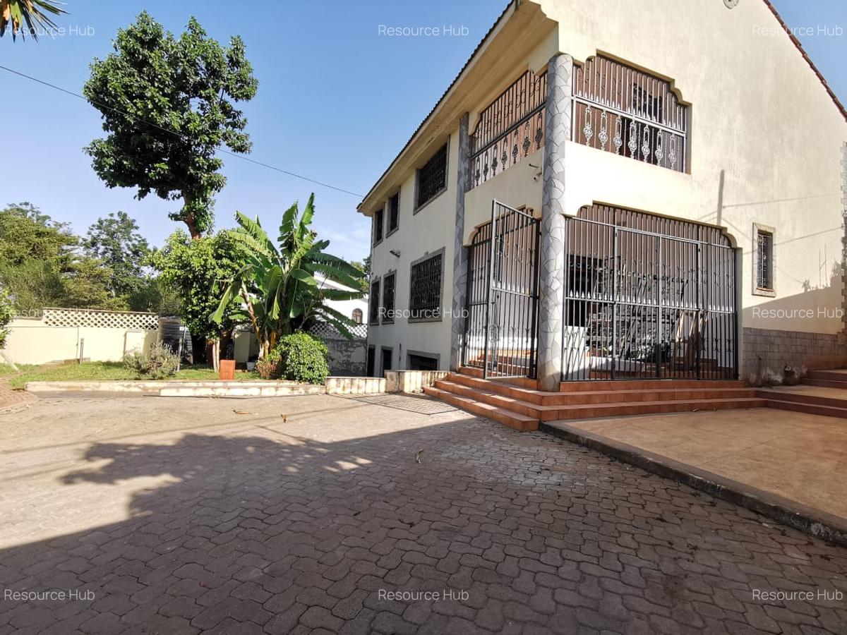 4 Bed Townhouse with En Suite at Off Brook House Drive - 20