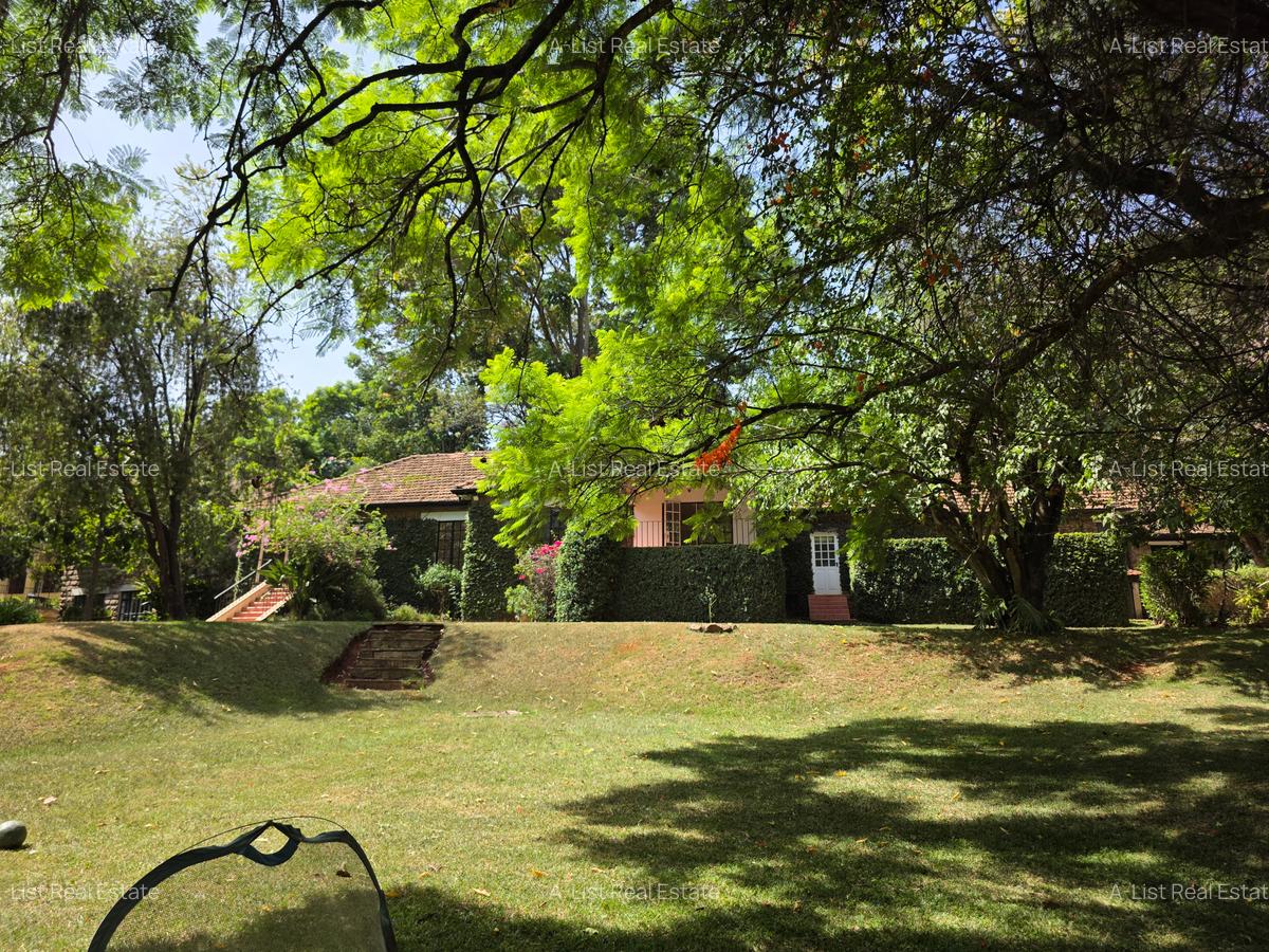 4 Bed House with En Suite at Lavington - 2