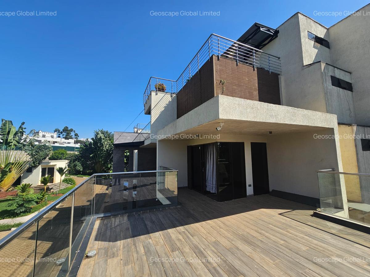 5 Bed House with En Suite in Runda - 2