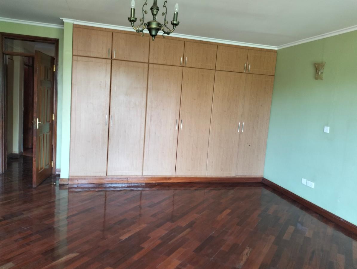 4 Bed Townhouse with En Suite in Lavington - 20