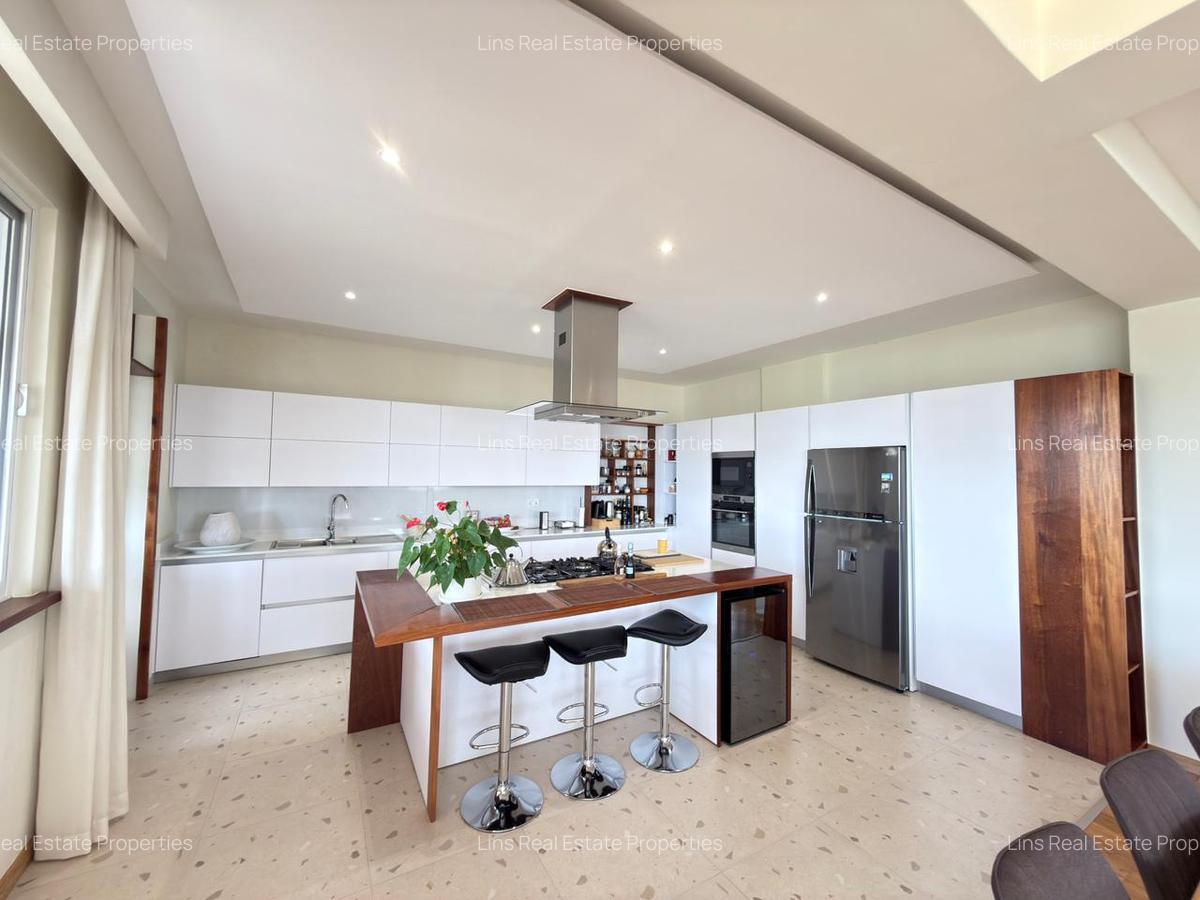 Serviced 3 Bed Apartment with En Suite in Parklands - 18