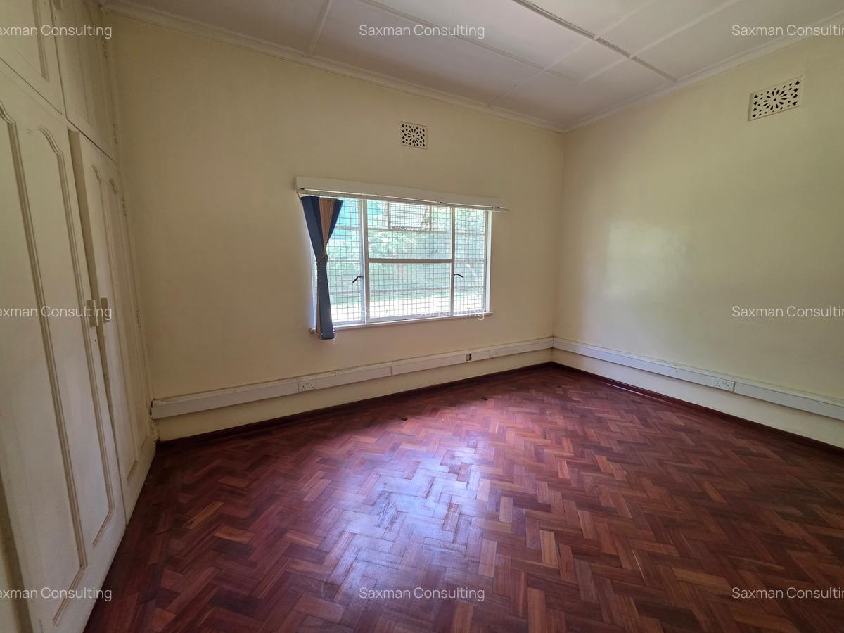 Commercial Property with Service Charge Included in Kilimani - 15