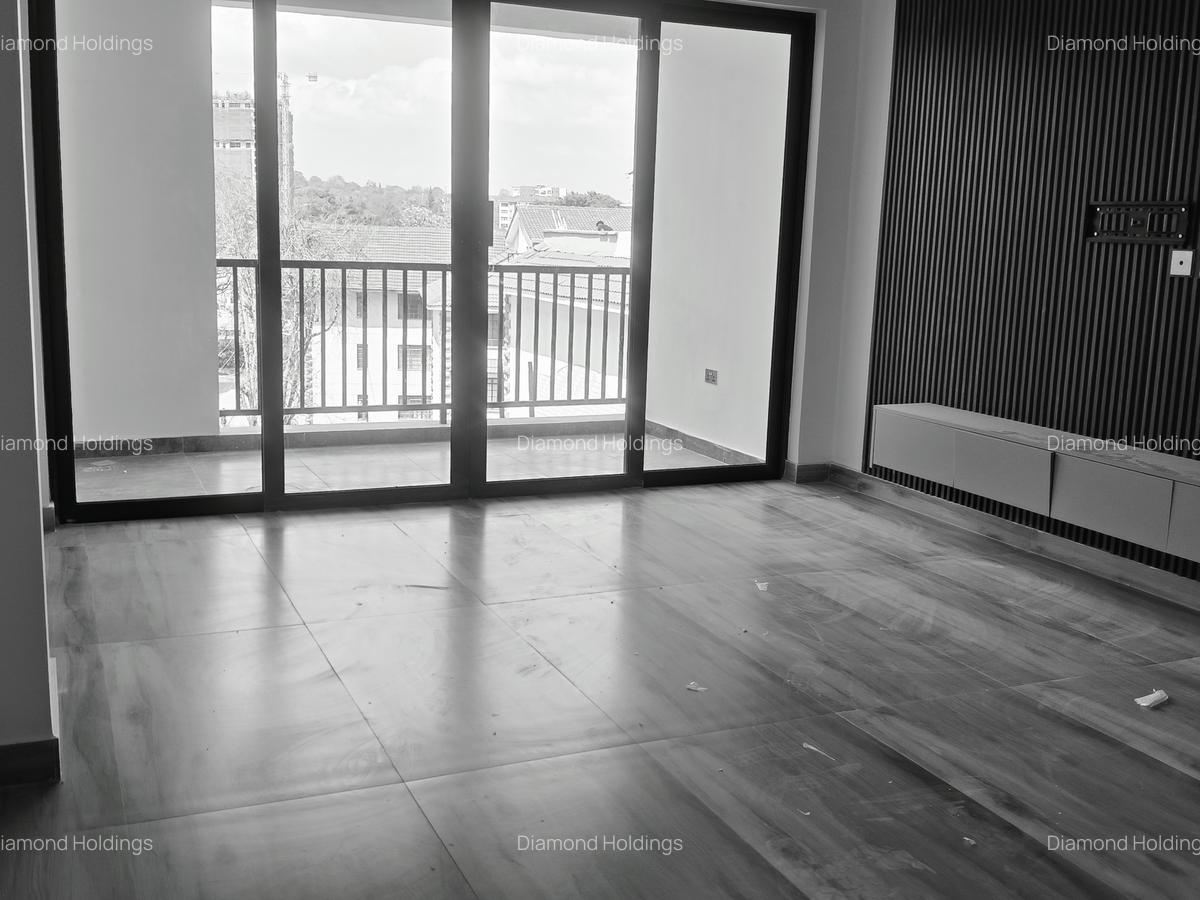 2 Bed Apartment with En Suite in Brookside - 10