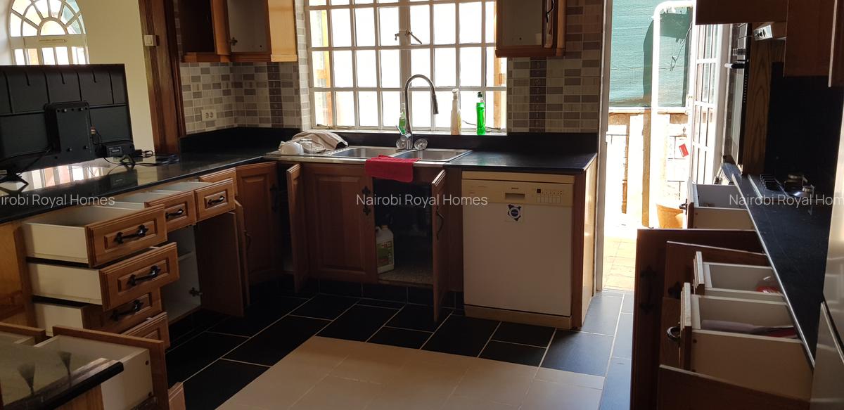 5 Bed Townhouse with En Suite at Gichugu Road - 7
