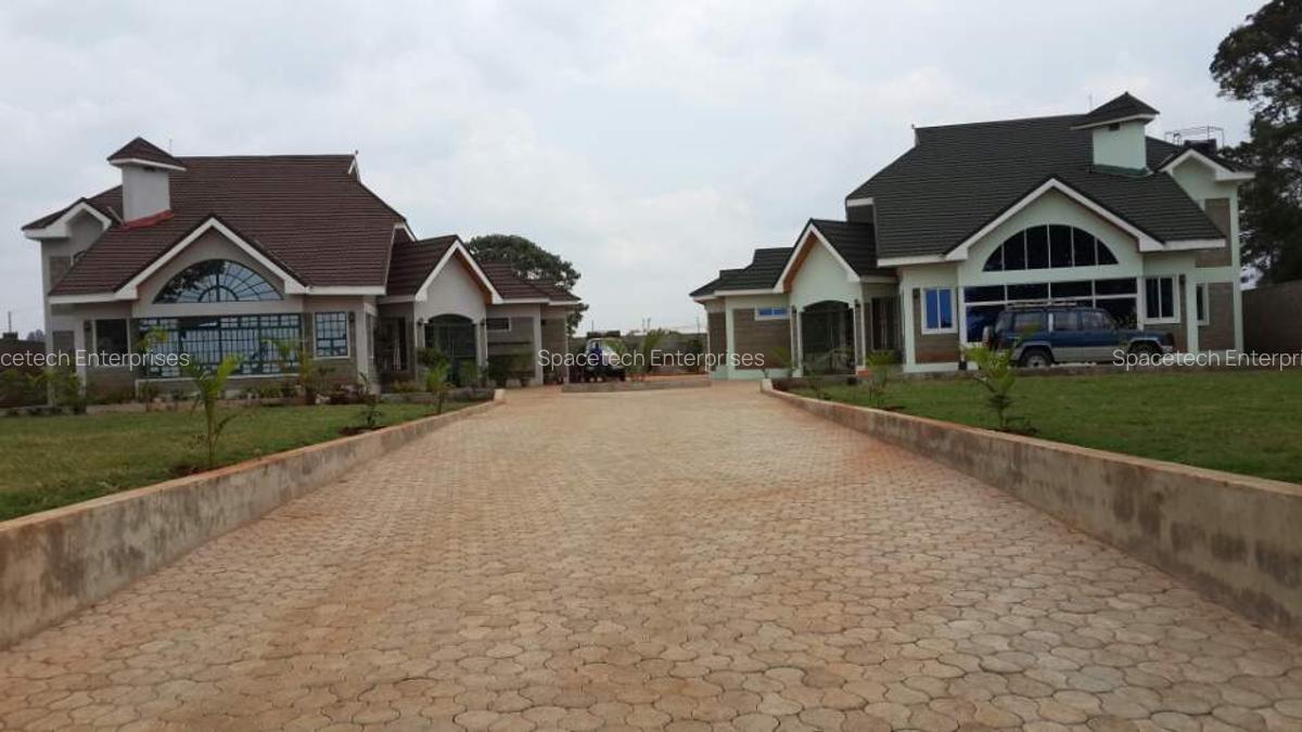 5 Bed House with En Suite in Runda - 2