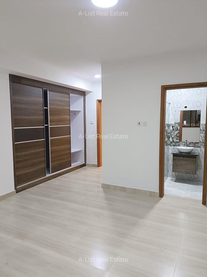 4 Bed Apartment with En Suite at 1St Parklands - 8