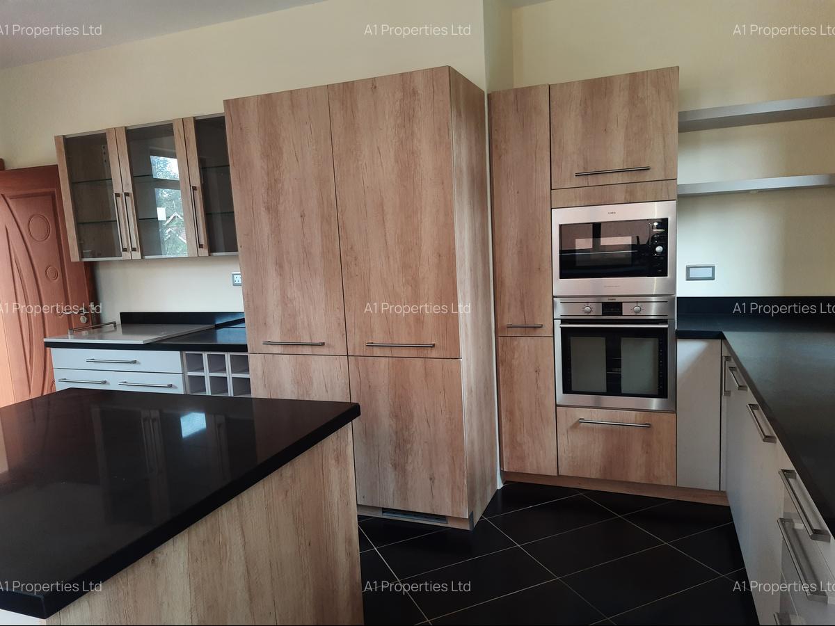 5 Bed Townhouse with En Suite in Lavington - 5