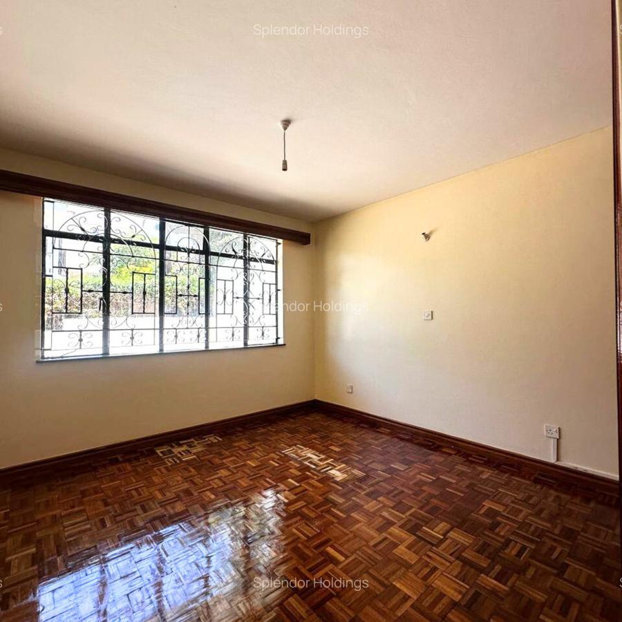 5 Bed Villa with En Suite in Riverside - 9