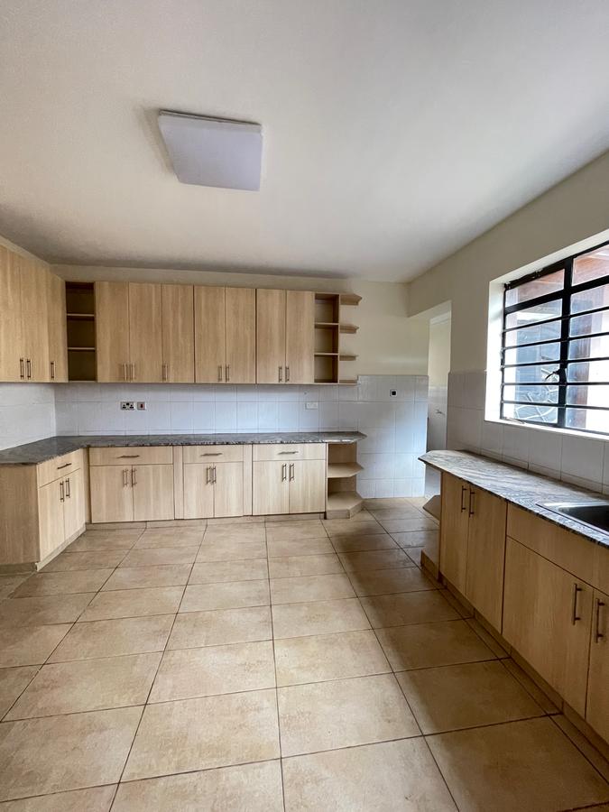 5 Bed Townhouse with En Suite in Lavington - 9