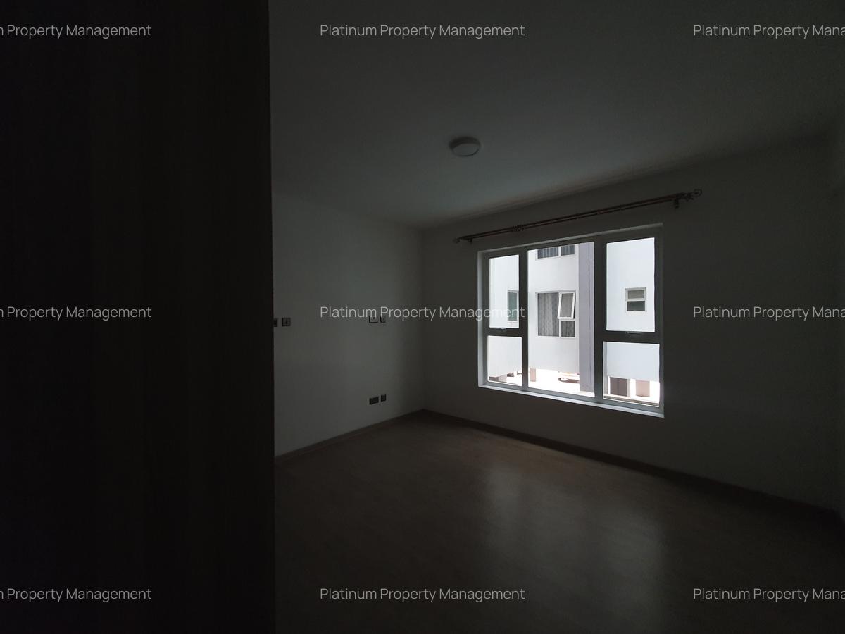 3 Bed Apartment with En Suite in Parklands - 12