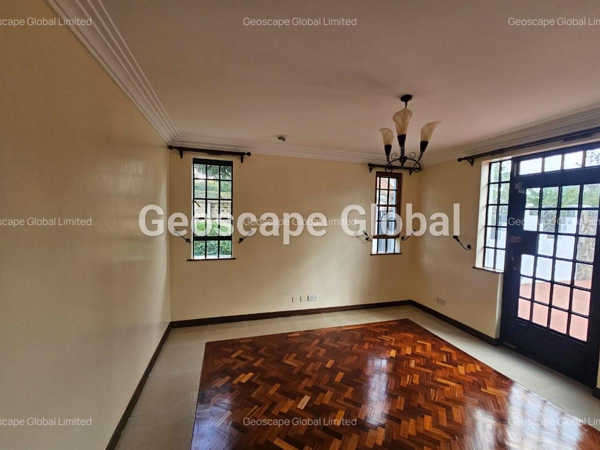 5 Bed House with En Suite in Runda - 2